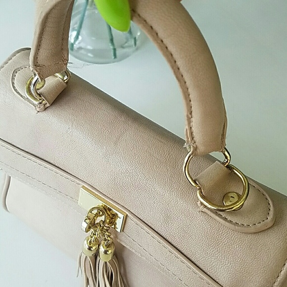 SOLD on Ⓜ ALDO handbag - Picture 4 of 8